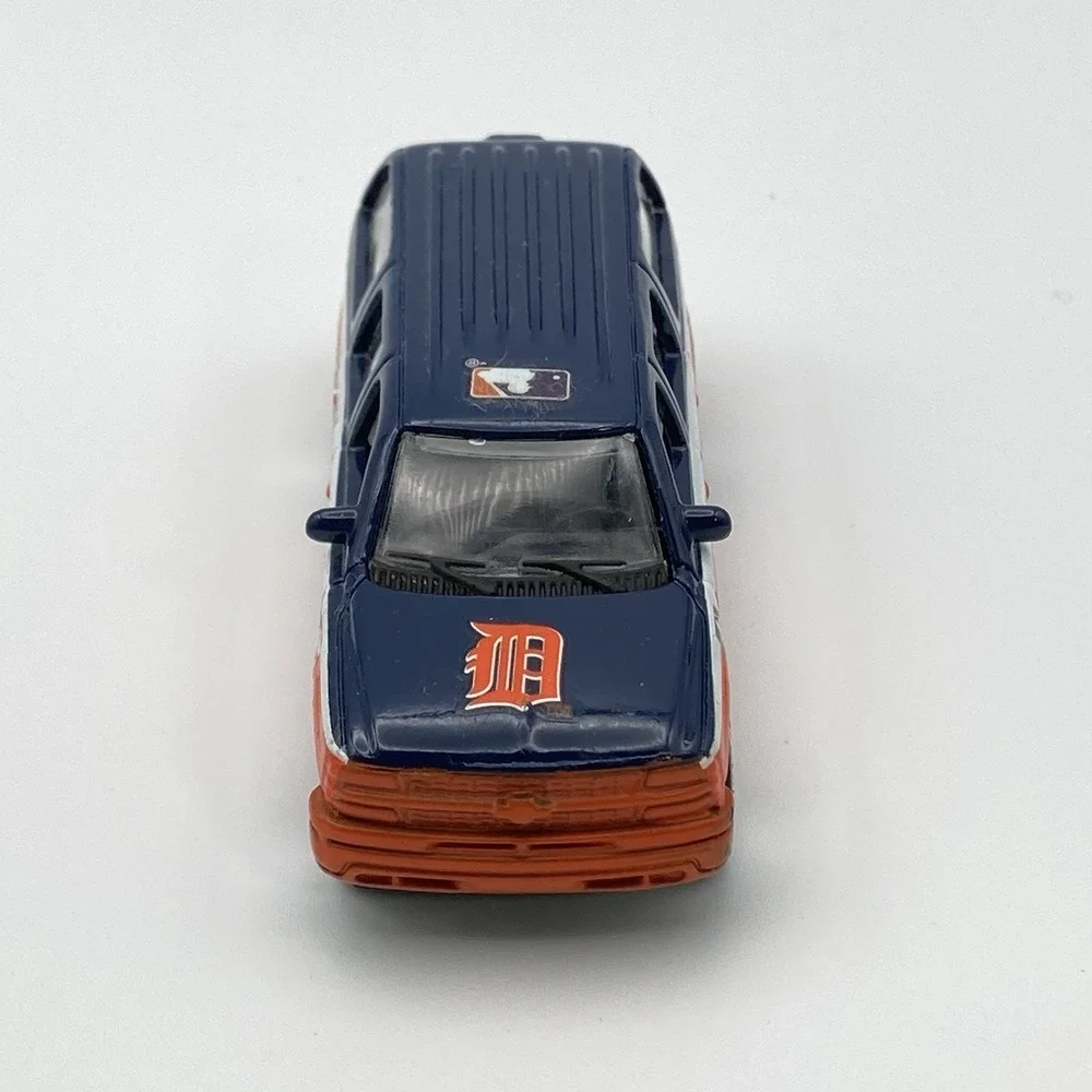 Motormax 2000 Chevy Suburban Detroit Tigers MLB Diecast Car 1:64 Scale 6030